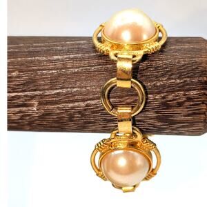 Vintage Three Large Mabe Faux Pearl Gold Tone Fold Over Clasp Chain Bracelet